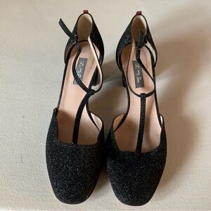 SJP Sparkle T strap shoes 2 inch heel.
Burgundy stripe.
Comes with storage bag.